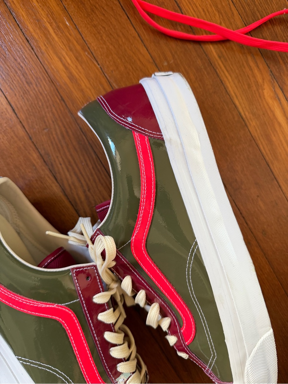 Vans old skool ( patent leather ) mens size 13 - Picture 3 of 8